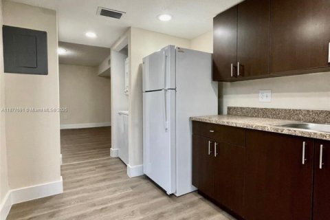 Condominio en alquiler en Miami, Florida, 1 dormitorio, 79.9 m2 № 1922746 - foto 8