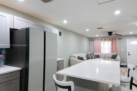 Снять в аренду виллу или дом в Лодерхилл, Флорида 2 спальни, 83.61м2, № 1990825 - фото 5