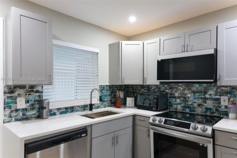 Снять в аренду виллу или дом в Лодерхилл, Флорида 2 спальни, 83.61м2, № 1990825 - фото 7