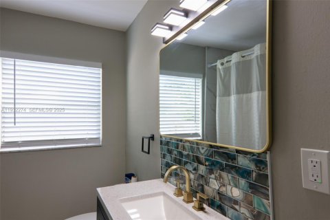 Снять в аренду виллу или дом в Лодерхилл, Флорида 2 спальни, 83.61м2, № 1990825 - фото 12