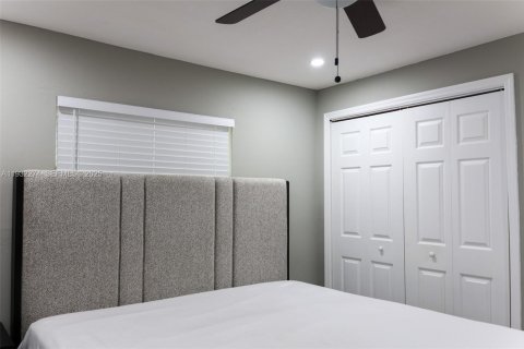 Снять в аренду виллу или дом в Лодерхилл, Флорида 2 спальни, 83.61м2, № 1990825 - фото 11