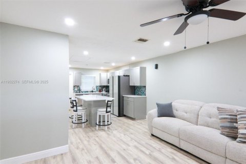 Снять в аренду виллу или дом в Лодерхилл, Флорида 2 спальни, 83.61м2, № 1990825 - фото 2