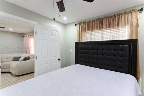 Снять в аренду виллу или дом в Лодерхилл, Флорида 2 спальни, 83.61м2, № 1990825 - фото 9