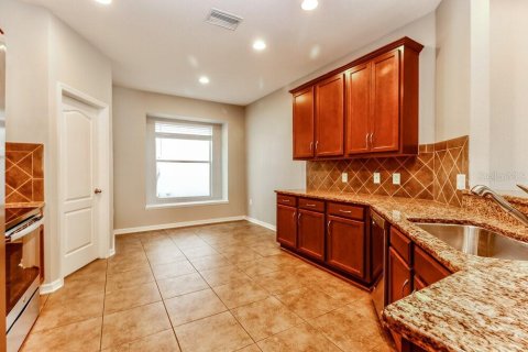 Villa ou maison à louer à Land O' Lakes, Floride: 3 chambres, 199.74 m2 № 2377652 - photo 7