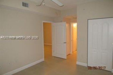 Copropriété à louer à South Miami, Floride: 3 chambres, 108.14 m2 № 2084928 - photo 10