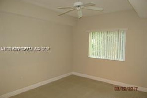 Copropriété à louer à South Miami, Floride: 3 chambres, 108.14 m2 № 2084928 - photo 7