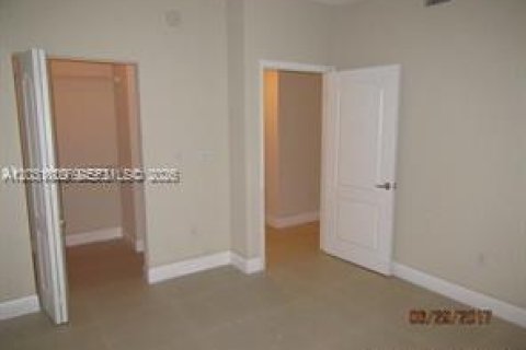 Copropriété à louer à South Miami, Floride: 3 chambres, 108.14 m2 № 2084928 - photo 9