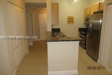Copropriété à louer à South Miami, Floride: 3 chambres, 108.14 m2 № 2084928 - photo 6