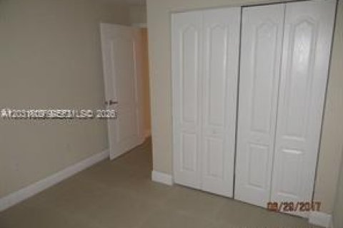 Copropriété à louer à South Miami, Floride: 3 chambres, 108.14 m2 № 2084928 - photo 8