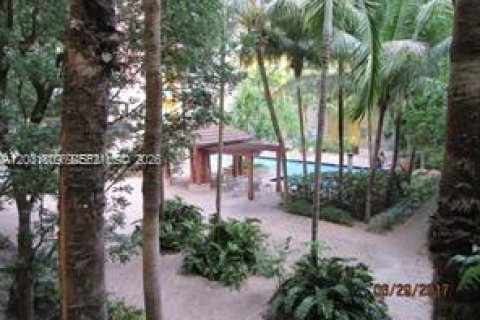 Copropriété à louer à South Miami, Floride: 3 chambres, 108.14 m2 № 2084928 - photo 13