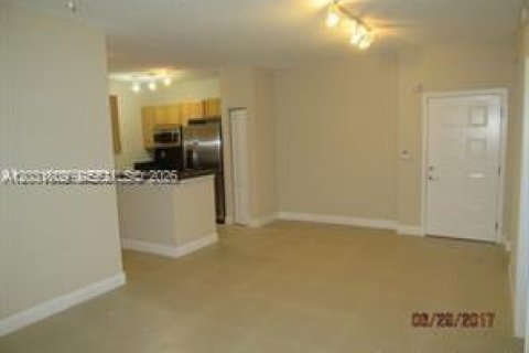 Copropriété à louer à South Miami, Floride: 3 chambres, 108.14 m2 № 2084928 - photo 3