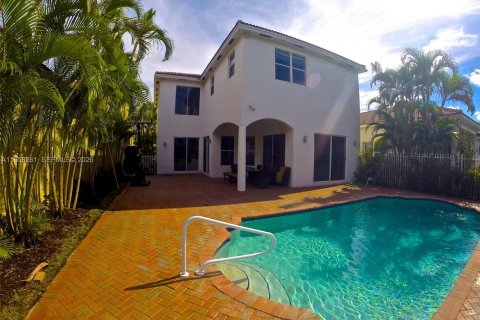 House in Miami, Florida 4 bedrooms, 280.38 sq.m. № 2080534 - photo 3