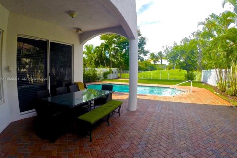 House in Miami, Florida 4 bedrooms, 280.38 sq.m. № 2080534 - photo 4