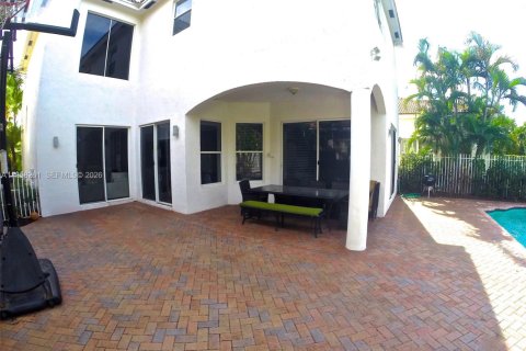 House in Miami, Florida 4 bedrooms, 280.38 sq.m. № 2080534 - photo 5