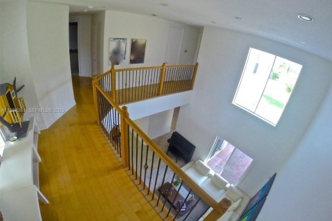House in Miami, Florida 4 bedrooms, 280.38 sq.m. № 2080534 - photo 11