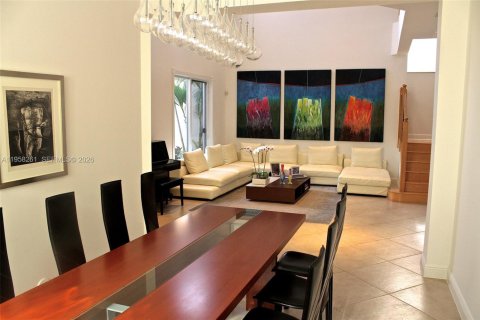 House in Miami, Florida 4 bedrooms, 280.38 sq.m. № 2080534 - photo 7