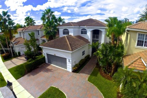 House in Miami, Florida 4 bedrooms, 280.38 sq.m. № 2080534 - photo 2