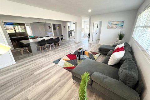 Снять в аренду виллу или дом в Дейтона-Бич, Флорида 10 комнат, 211.45м2, № 1917334 - фото 10