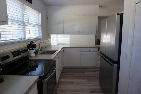 Снять в аренду виллу или дом в Дейтона-Бич, Флорида 10 комнат, 211.45м2, № 1917334 - фото 5