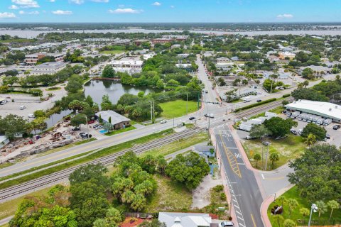 Commercial property in Stuart, Florida № 2184984 - photo 5