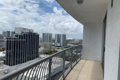 Condominio en venta en Miami, Florida, 1 dormitorio, 76.27 m2 № 2077073 - foto 12