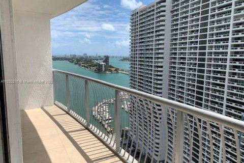 Condominio en venta en Miami, Florida, 1 dormitorio, 76.27 m2 № 2077073 - foto 4