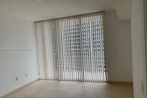 Condominio en venta en Miami, Florida, 1 dormitorio, 76.27 m2 № 2077073 - foto 11
