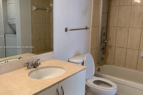 Condominio en venta en Miami, Florida, 1 dormitorio, 76.27 m2 № 2077073 - foto 16