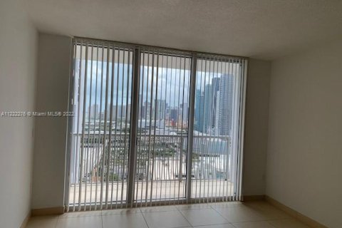 Condominio en venta en Miami, Florida, 1 dormitorio, 76.27 m2 № 2077073 - foto 9