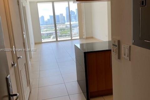 Condominio en venta en Miami, Florida, 1 dormitorio, 76.27 m2 № 2077073 - foto 5