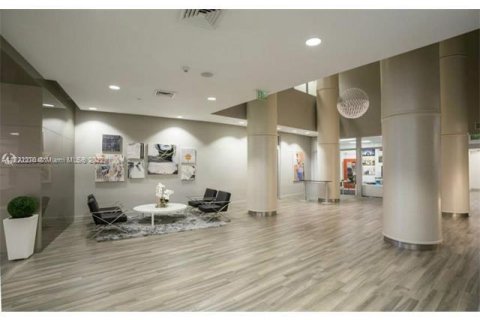 Condominio en venta en Miami, Florida, 1 dormitorio, 76.27 m2 № 2077073 - foto 3