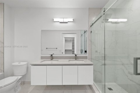 Condominio en alquiler en Hallandale Beach, Florida, 3 dormitorios, 155.52 m2 № 1977381 - foto 25