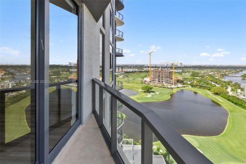 Condominio en alquiler en Hallandale Beach, Florida, 3 dormitorios, 155.52 m2 № 1977381 - foto 11