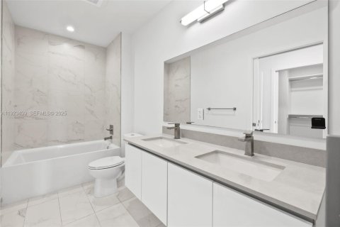 Condominio en alquiler en Hallandale Beach, Florida, 3 dormitorios, 155.52 m2 № 1977381 - foto 29