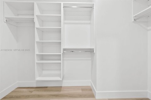 Condominio en alquiler en Hallandale Beach, Florida, 3 dormitorios, 155.52 m2 № 1977381 - foto 24