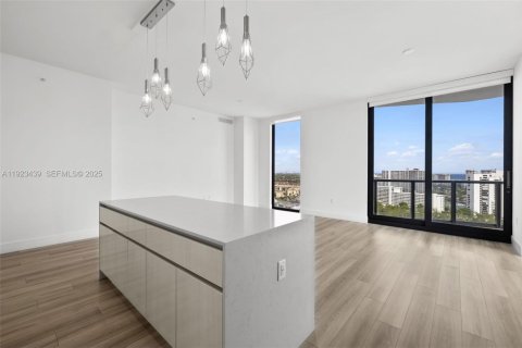 Condominio en alquiler en Hallandale Beach, Florida, 3 dormitorios, 155.52 m2 № 1977381 - foto 5