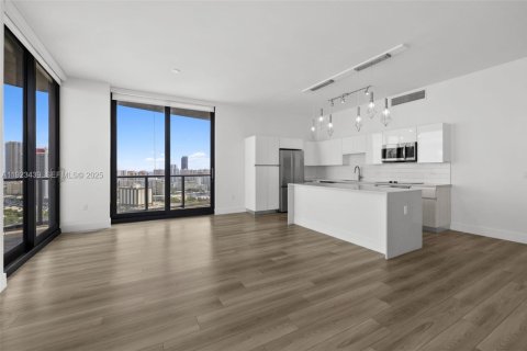 Condominio en alquiler en Hallandale Beach, Florida, 3 dormitorios, 155.52 m2 № 1977381 - foto 12