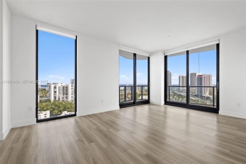 Condominio en alquiler en Hallandale Beach, Florida, 3 dormitorios, 155.52 m2 № 1977381 - foto 7