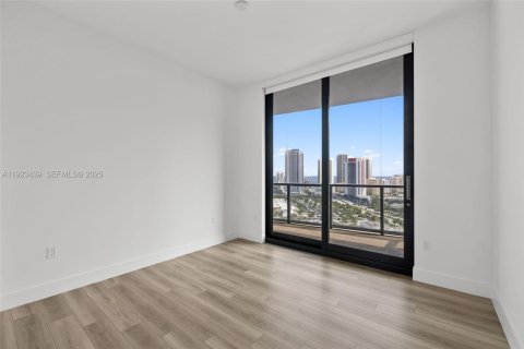 Condominio en alquiler en Hallandale Beach, Florida, 3 dormitorios, 155.52 m2 № 1977381 - foto 30