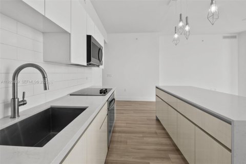 Condominio en alquiler en Hallandale Beach, Florida, 3 dormitorios, 155.52 m2 № 1977381 - foto 16