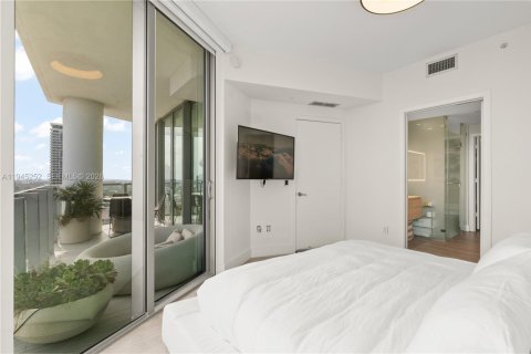 Condo in Miami, Florida, 1 bedroom  № 2002246 - photo 28