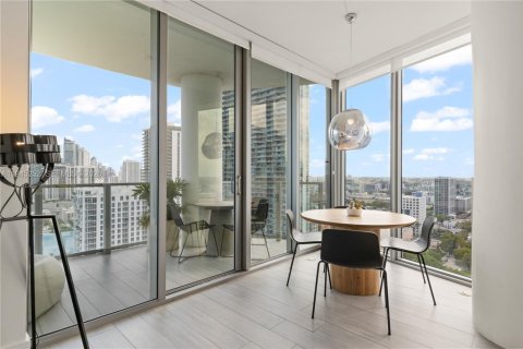 Condo in Miami, Florida, 1 bedroom  № 2002246 - photo 15