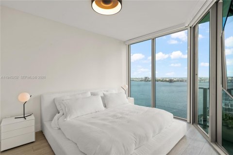 Condo in Miami, Florida, 1 bedroom  № 2002246 - photo 22