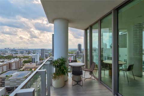 Condo in Miami, Florida, 1 bedroom  № 2002246 - photo 21