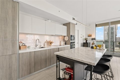 Condo in Miami, Florida, 1 bedroom  № 2002246 - photo 7