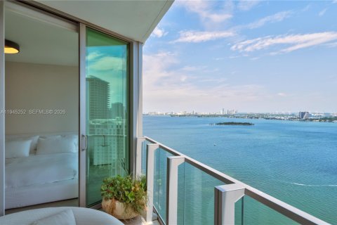 Condo in Miami, Florida, 1 bedroom  № 2002246 - photo 19
