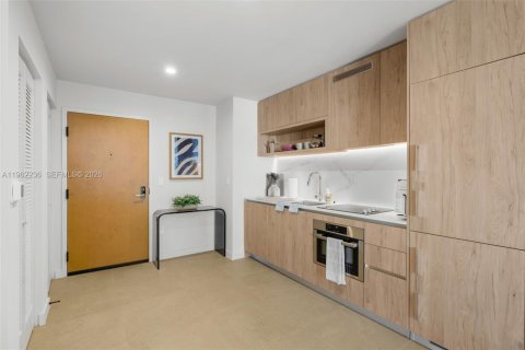 Condo in Miami, Florida, 1 bedroom № 2080915 - photo 6