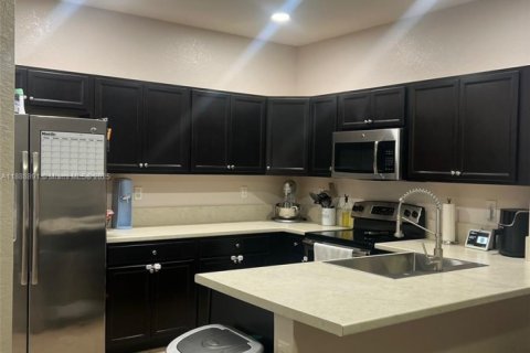 Condo in Homestead, Florida, 3 bedrooms № 1938676 - photo 3