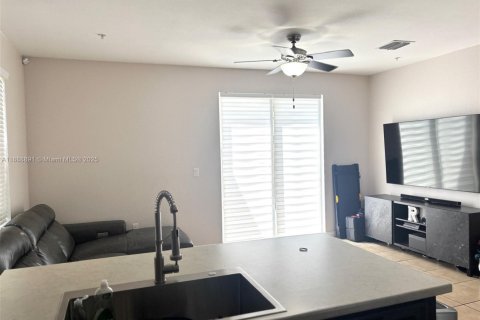 Condo in Homestead, Florida, 3 bedrooms № 1938676 - photo 4