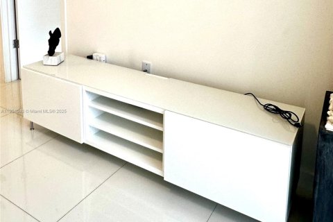 Снять в аренду кондоминиум в Дорал, Флорида 1 спальня, 71.07м2, № 1954846 - фото 7